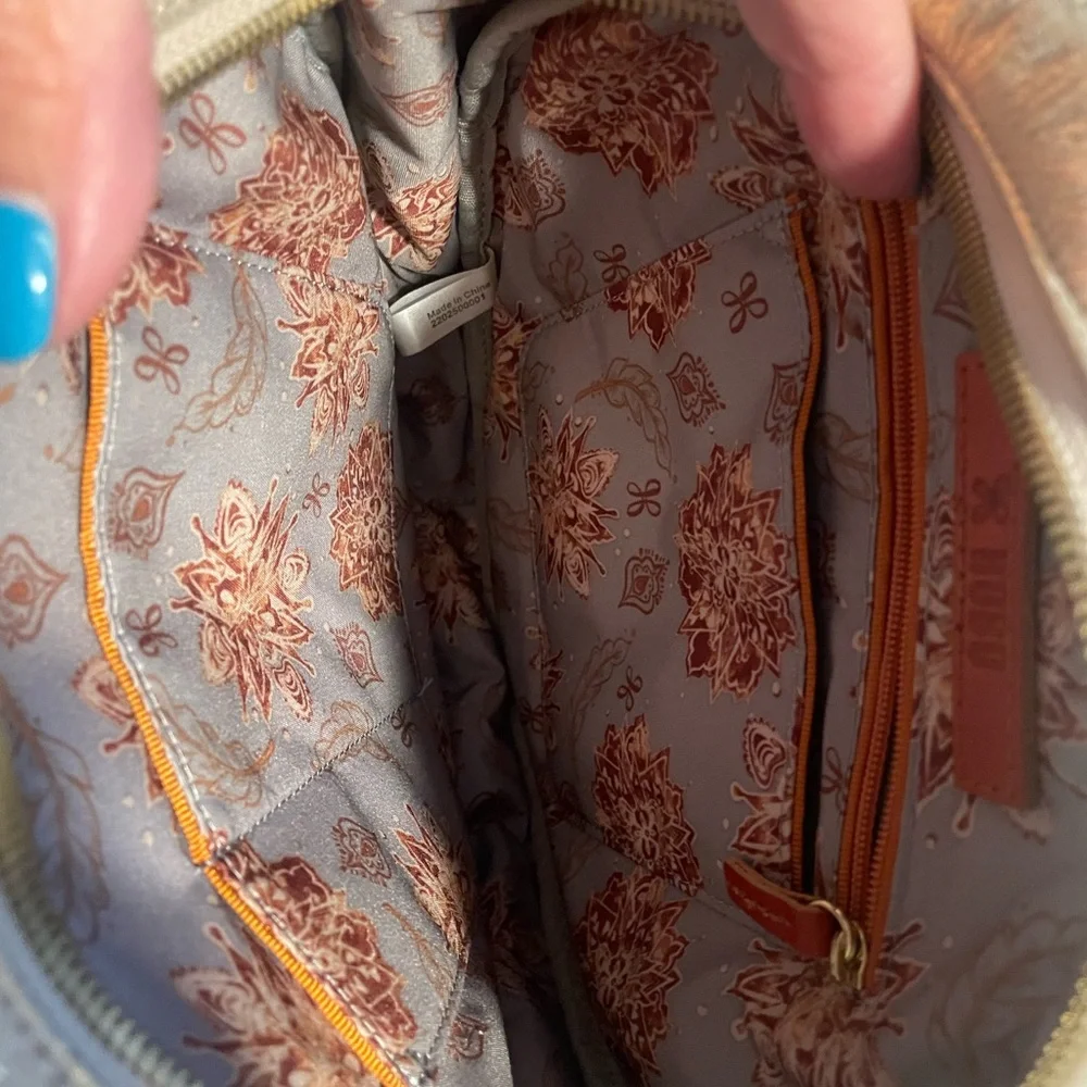 Gorgeous distressed leather with gold accent HOBO set - Picture 8 of 9